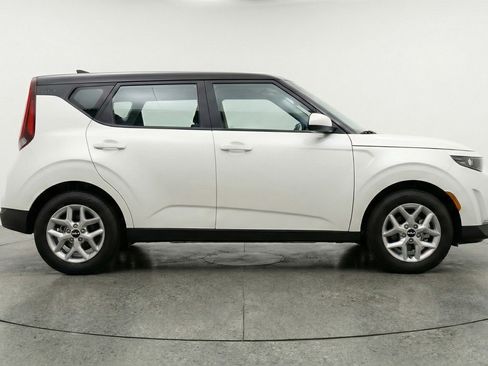 Used 2025 Kia Soul LX w/ LX Technology Package FWD image 11