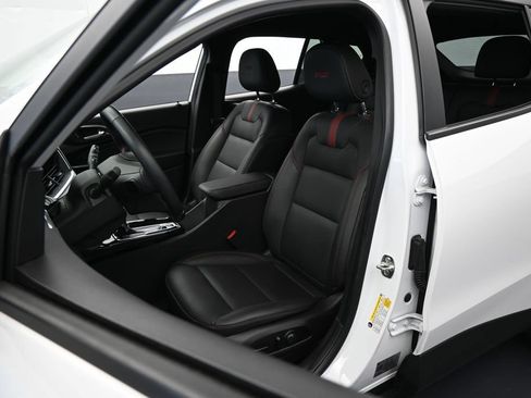 Used 2025 Chevrolet Trax RS FWD image 10