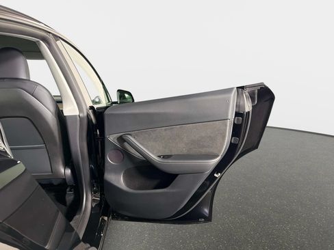 Used 2024 Tesla Model Y Long Range RWD image 26