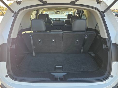 Used 2023 Honda Pilot Touring image 13