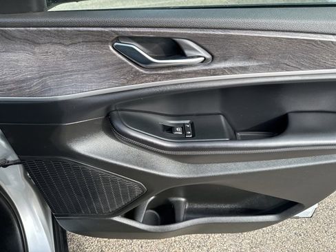 Used 2024 Jeep Grand Cherokee L Limited w/ Luxury Tech Group II image 12