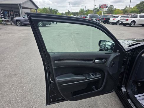 Used 2017 Chrysler 300 C w/ Light Group image 7