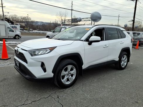 Used 2019 Toyota RAV4 XLE image 3