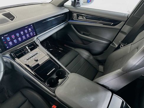 Certified 2025 Porsche Panamera RWD image 23