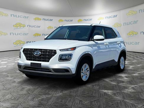 New 2025 Hyundai Venue SE image 2