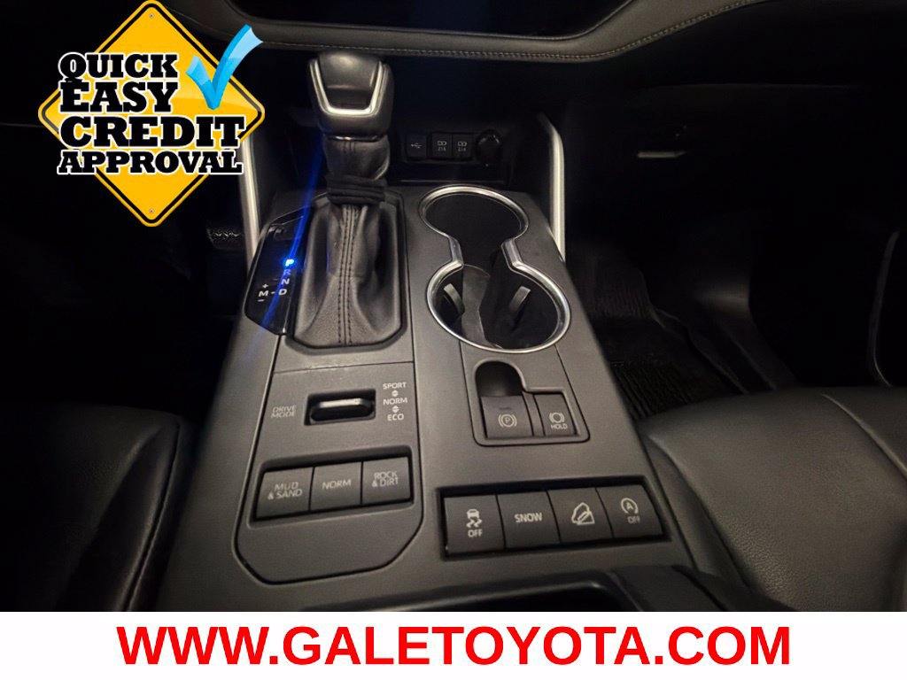 Used 2021 Toyota Highlander XLE AWD/4WD image 27