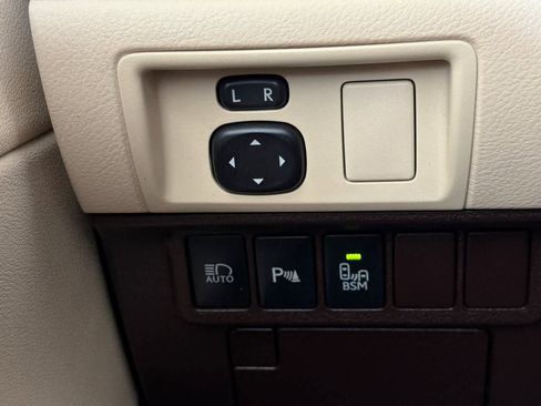 Used 2017 Lexus ES 350 w/ Luxury Package FWD image 30