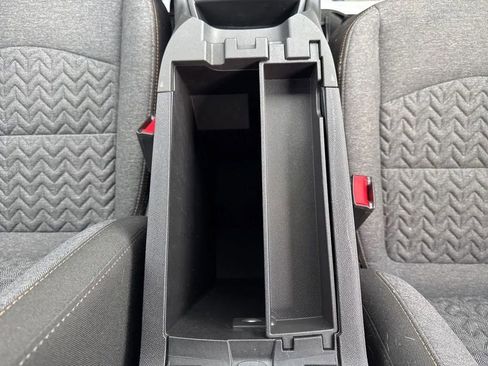 Used 2023 Chevrolet Equinox LT image 33