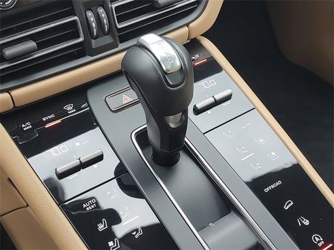 Used 2024 Porsche Macan image 22