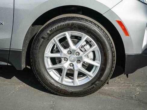 Used 2024 Chevrolet Equinox LT FWD image 11