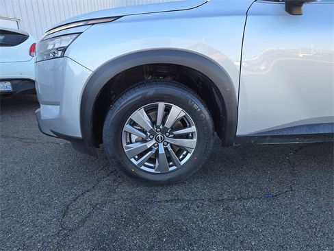 Certified 2025 Nissan Pathfinder SV image 39