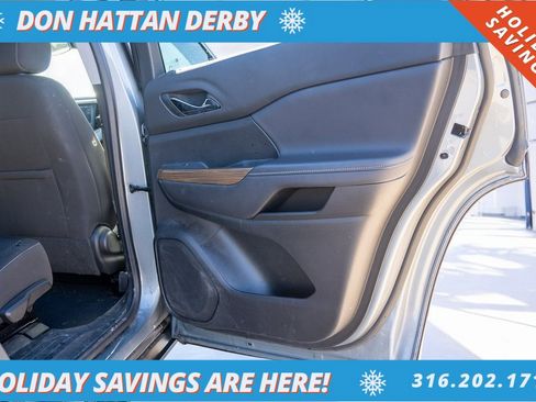 Used 2023 GMC Acadia SLE w/ Driver Convenience Package image 19