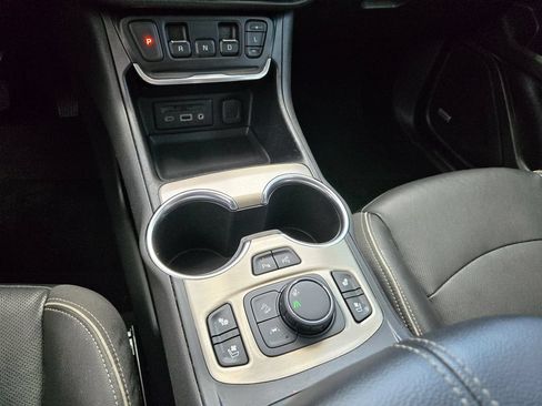 Used 2020 GMC Terrain Denali w/ Denali Premium Package FWD image 16