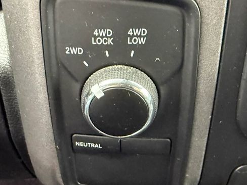 Used 2018 RAM 1500 SLT image 26