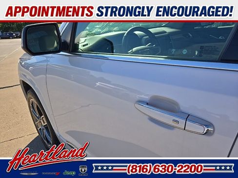 Used 2019 GMC Acadia Denali AWD/4WD image 27
