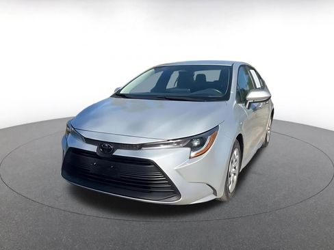 Used 2025 Toyota Corolla LE image 7