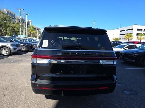 Used 2024 Lincoln Navigator L 4WD image 4