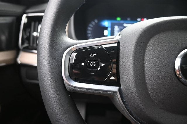 Used 2026 Volvo XC90 B6 Plus w/ Protection Package Premier AWD/4WD image 15