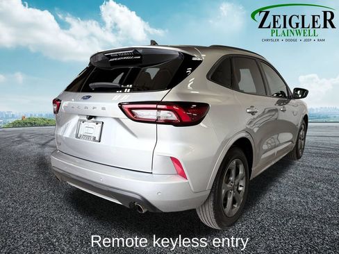 Used 2024 Ford Escape ST-Line w/ Tech Pack #1 FWD image 5