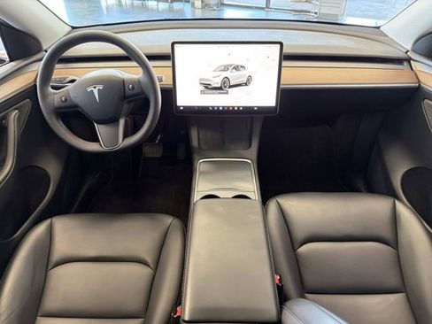 Used 2025 Tesla Model Y Long Range image 25