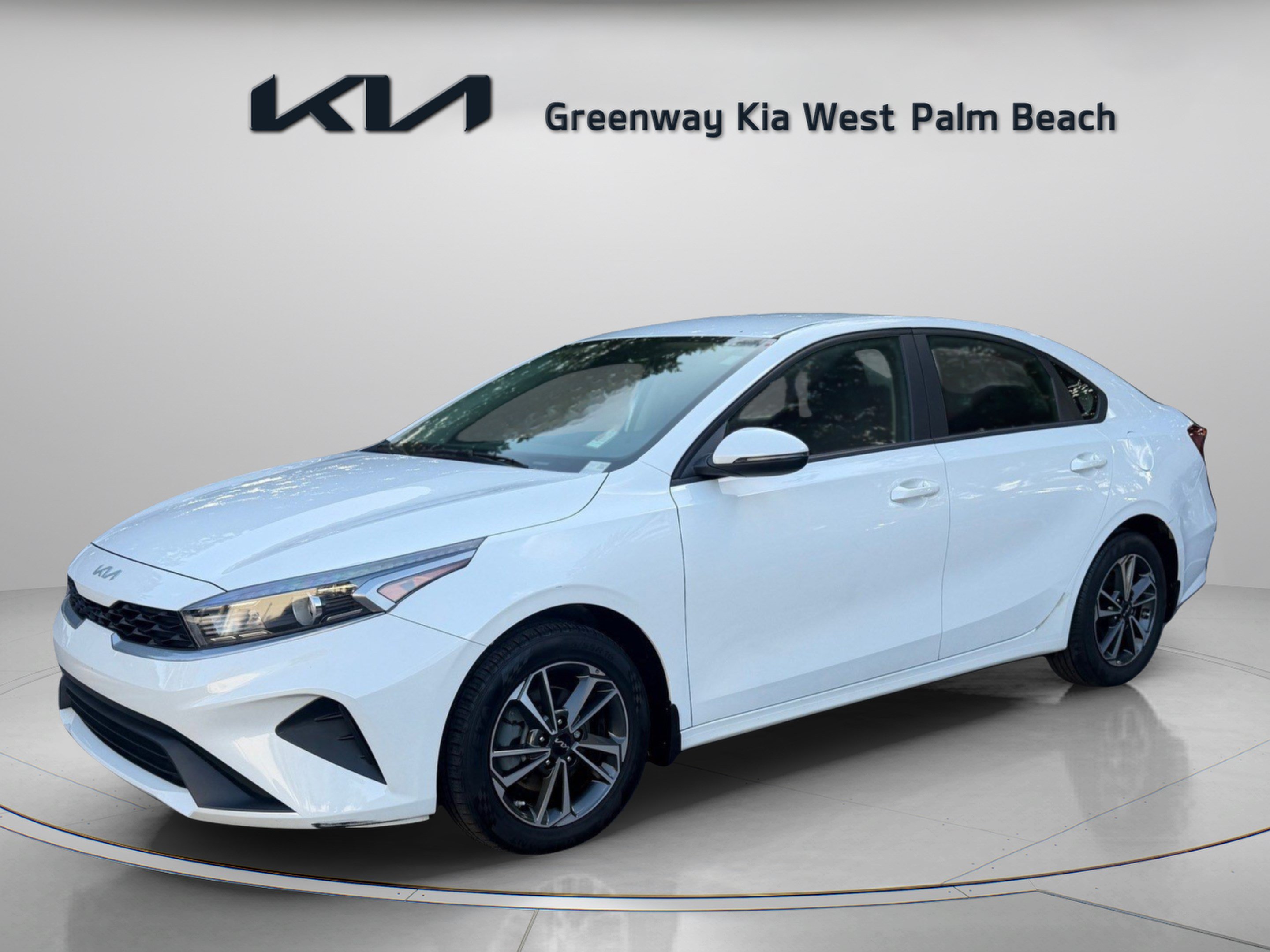 Used 2024 Kia Forte LXS w/ LXS Technology Package FWD image 3