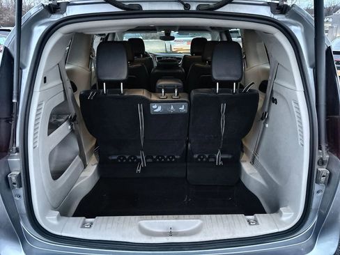 Used 2018 Chrysler Pacifica Touring-L image 19