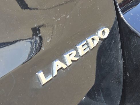 Used 2020 Jeep Grand Cherokee Laredo image 32