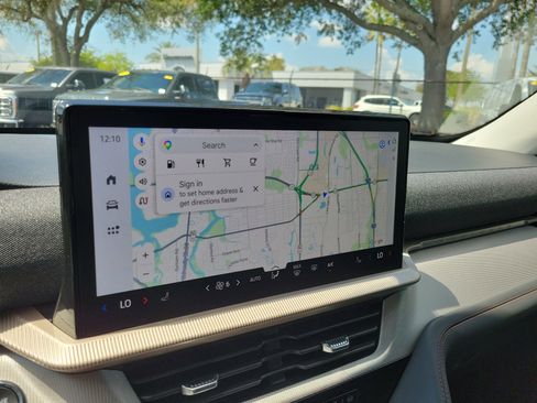 Used 2025 Ford Explorer Active AWD/4WD image 28