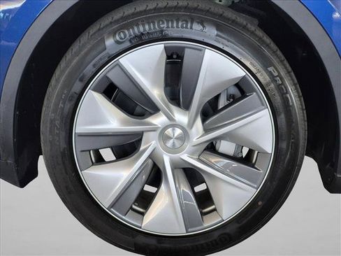 Used 2023 Tesla Model Y Long Range AWD/4WD image 23