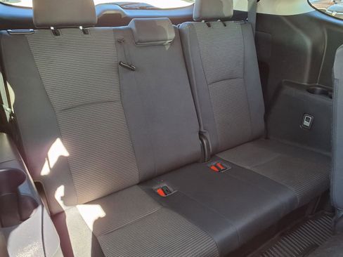 Used 2023 Toyota Highlander LE FWD image 21