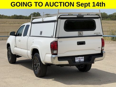 Used 2022 Toyota Tacoma SR5 RWD image 4