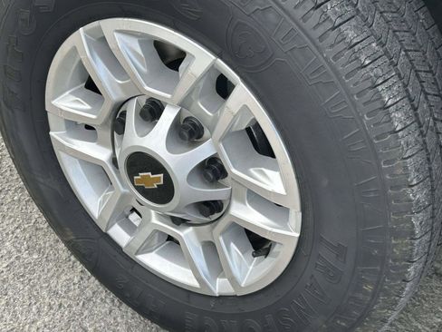 Used 2025 Chevrolet Silverado 2500 LT w/ Safety Package AWD/4WD image 9