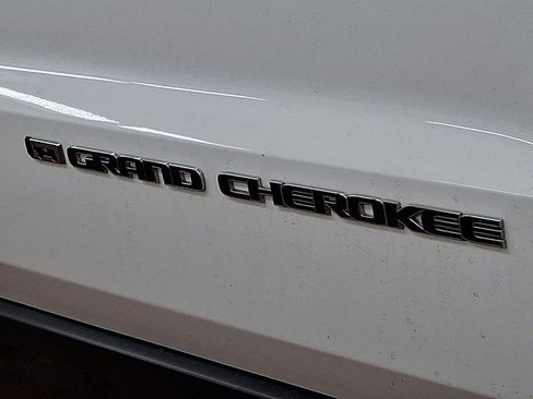 Used 2022 Jeep Grand Cherokee Limited AWD/4WD image 29