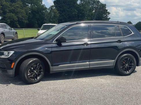 Used 2018 Volkswagen Tiguan SE w/ Panoramic Sunroof Package FWD image 5