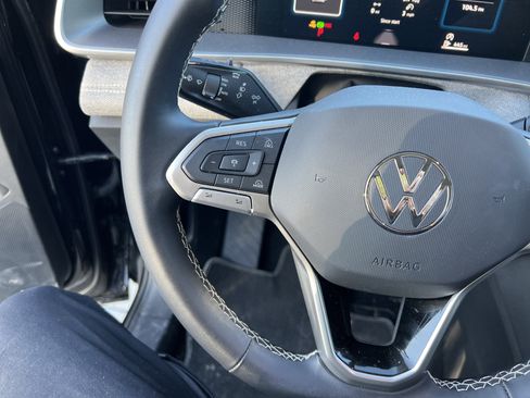 Certified 2025 Volkswagen Tiguan S image 17