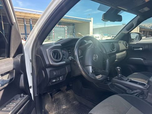 Used 2021 Toyota Tacoma TRD Sport w/ Technology Package image 7