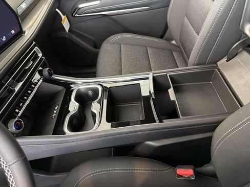 New 2026 Chevrolet Traverse LT w/ Midnight/Sport Edition FWD image 25