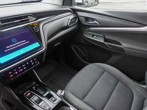 Used 2022 Chevrolet Bolt EUV LT w/ Comfort Package image 21