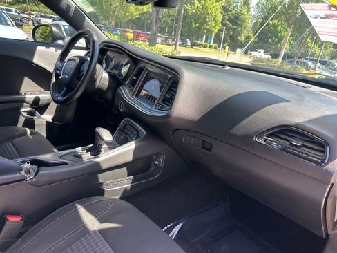 Used 2019 Dodge Challenger SXT w/ Driver Convenience Group RWD image 10