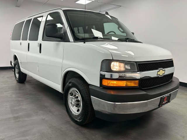 Used 2018 Chevrolet Express 2500 LT w/ LT Preferred Equipment Group RWD image 6