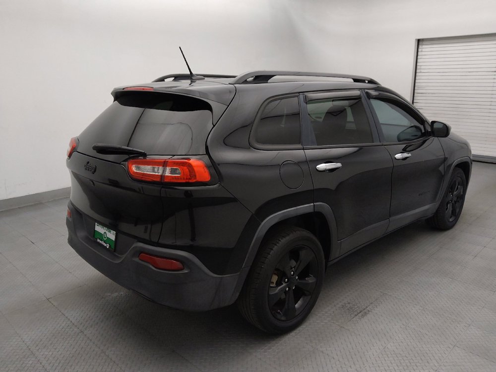 Used 2018 Jeep Cherokee Latitude w/ Altitude Package FWD image 9