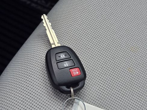 Used 2025 Toyota Corolla Cross L FWD image 32