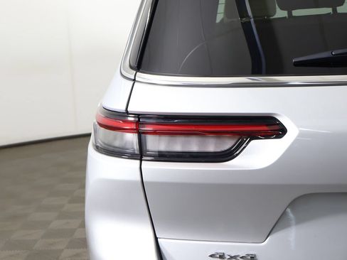 Used 2023 Jeep Grand Cherokee L Limited AWD/4WD image 18