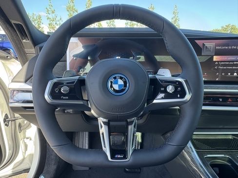 New 2026 BMW 750e xDrive w/ Premium Package image 23