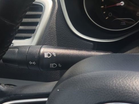 Used 2018 Jeep Compass Latitude FWD image 37