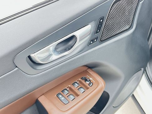 Certified 2023 Volvo XC60 B5 Plus w/ Climate Package image 15