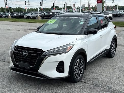 Certified 2023 Nissan Kicks SR FWD image 3
