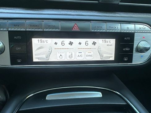 Used 2023 Genesis G90 3.5T AWD/4WD image 18