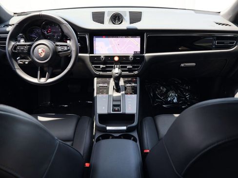 Certified 2025 Porsche Macan AWD/4WD image 21