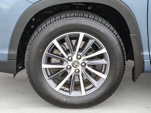 Used 2017 Toyota Highlander XLE image 10